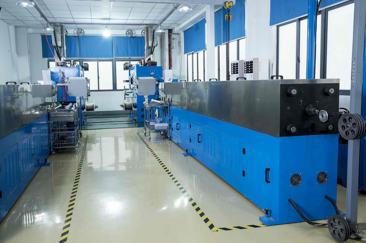 Nuevo equipo de cables de PTFE de extrusión en frío de tipo horizontal
